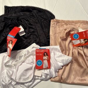 Vassarette half slip-3 in size 2xl new condition